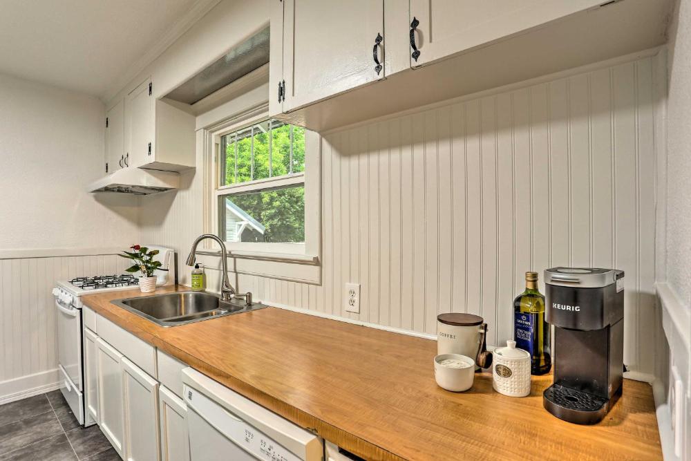 Pet-Friendly Baker City Escape with Private Yard!